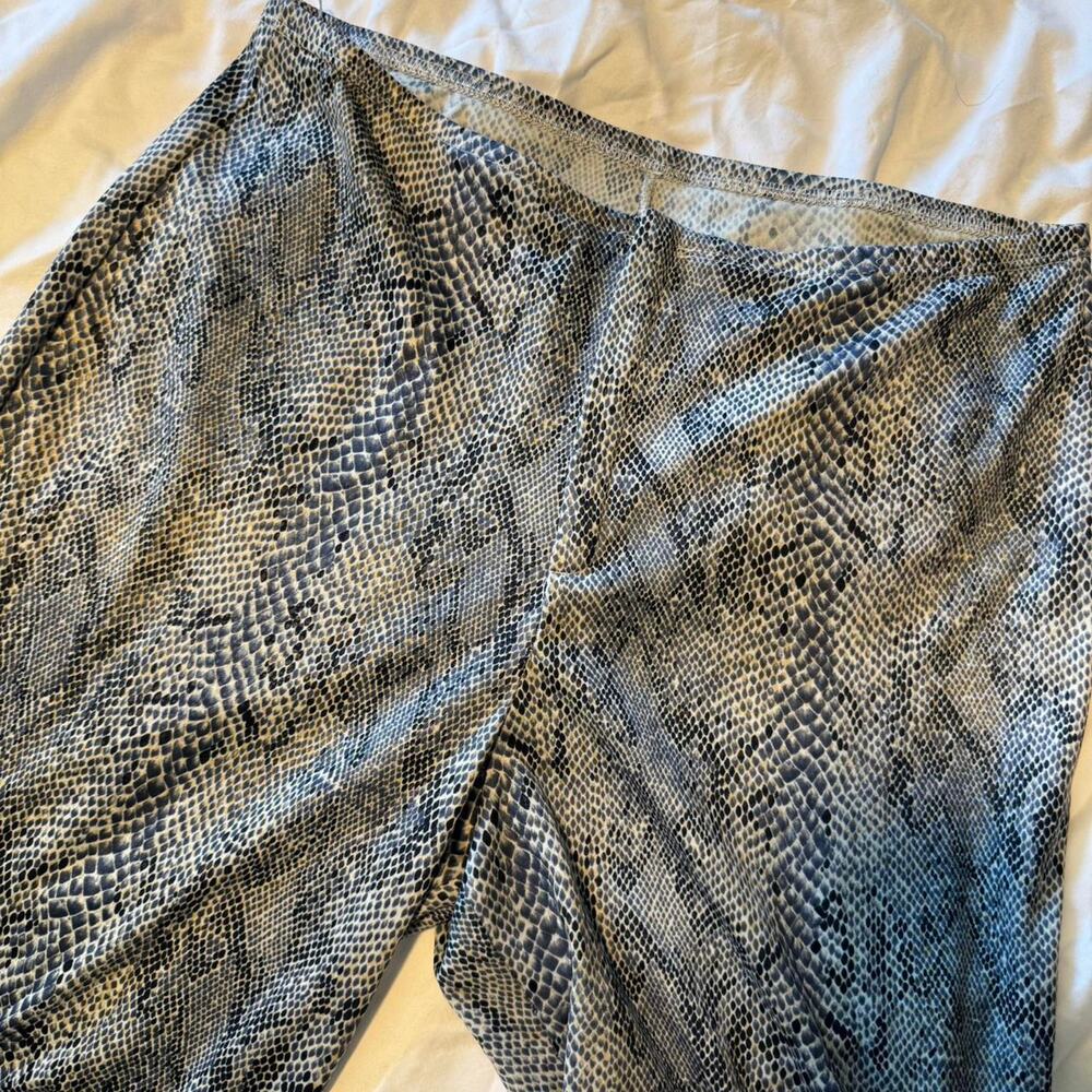 Y2k snake print low wide